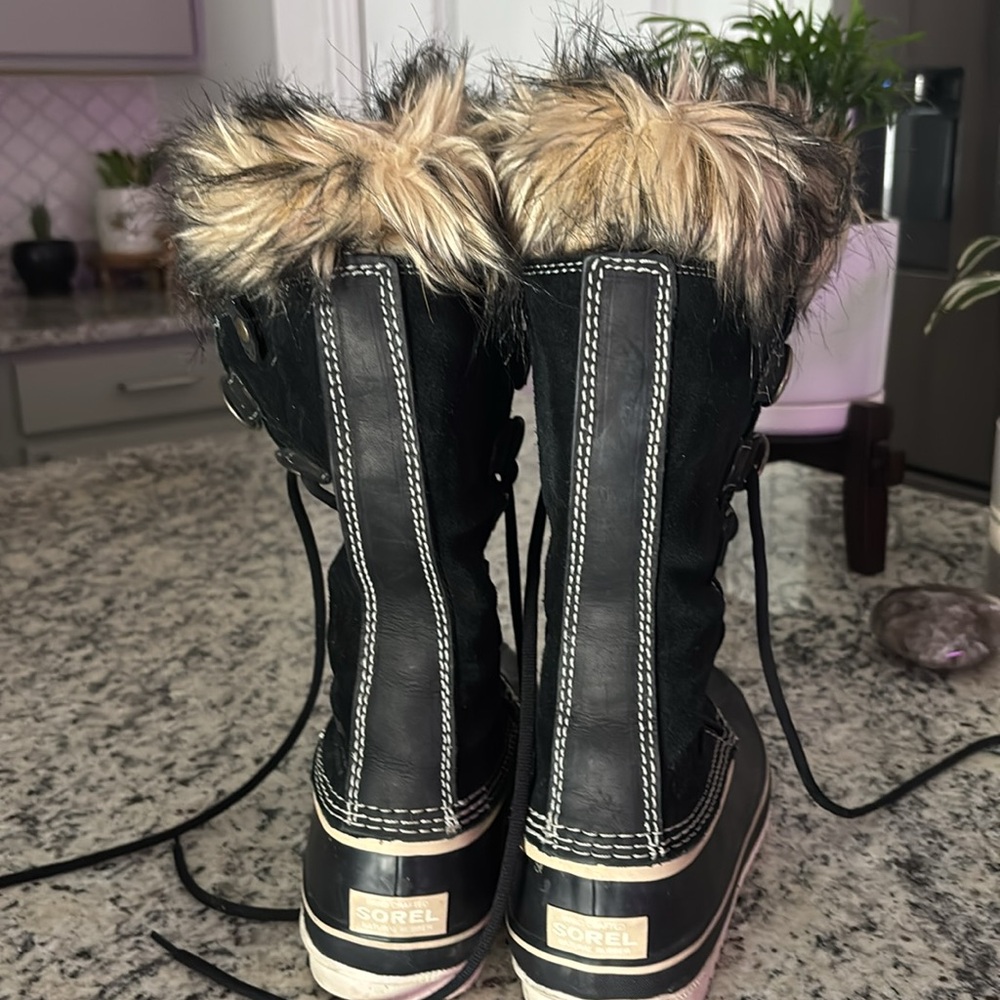 Sorel Black Fur-Lined Boots - Picture 3 of 6